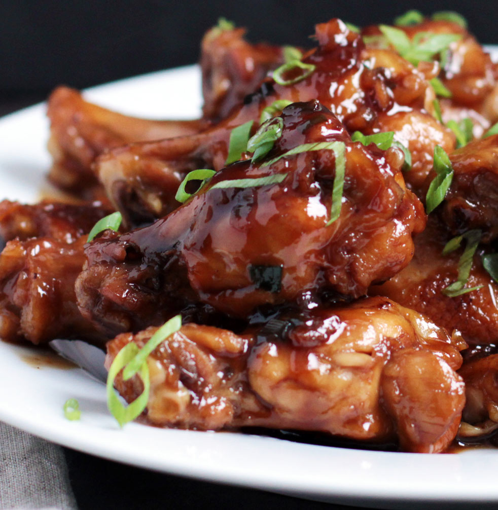 https://www.safeway.com/content/dam/landing-pages/taste-of-the-nfl/TNFL-Andrew-Zimmern-Sticky-Wings.jpg